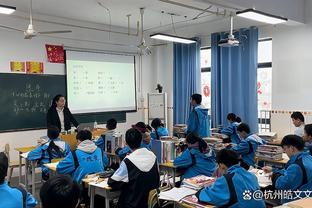 曼联官方社媒晒弗格森与范佩西合影：重逢